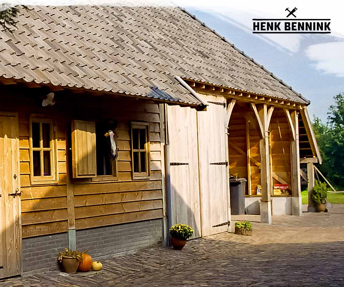 Houten Schuur met paardenstal in Herxen gerealiseerd door Henk Bennink Exclusieve Houtbouw