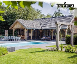 Poolhouse en camperstalling in Beilen gerealiseerd door Henk Bennink Exclusieve Houtbouw